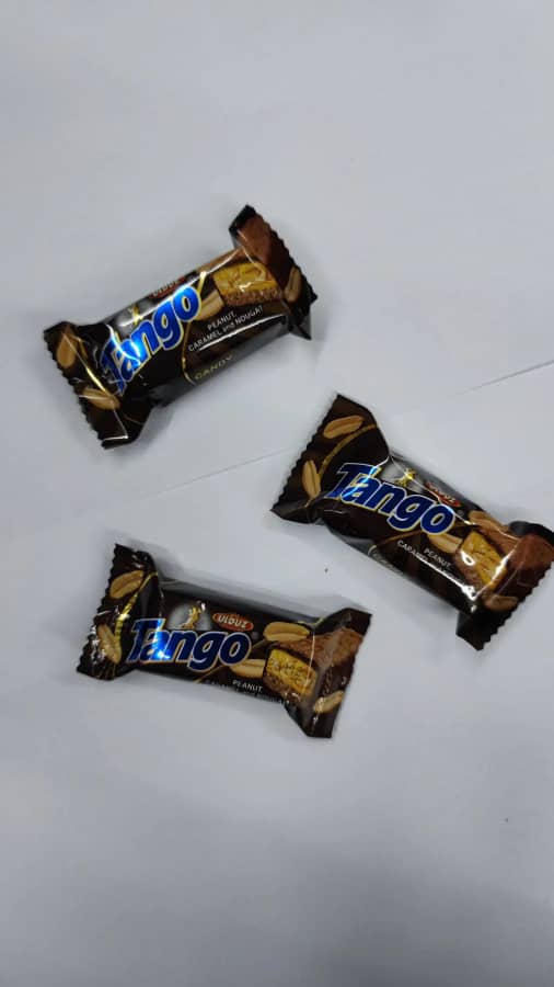 شکلات تانگو Tango اولدوز با مغز کارامل و نوقا و بادام زمینی