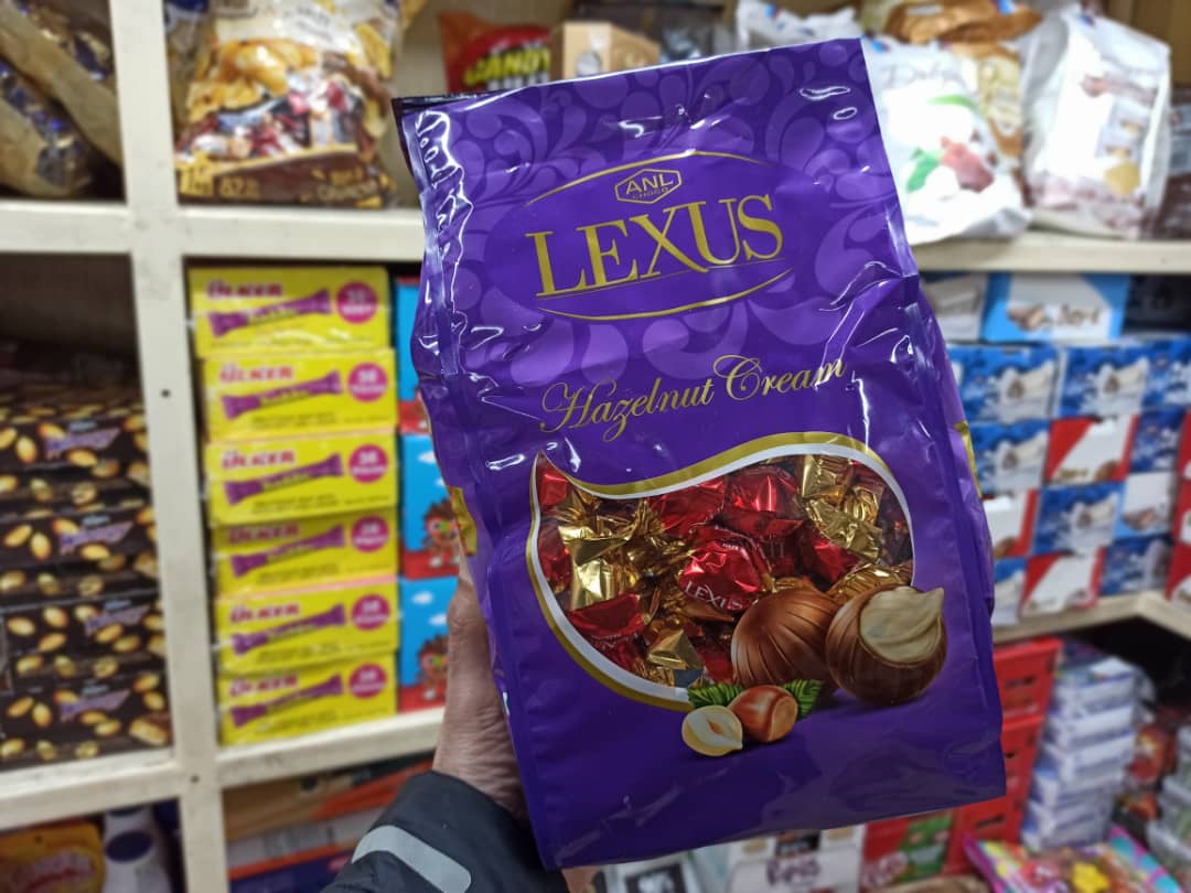 شکلات  باطعم فندوق لکسوز  Lexus پر شده از کرم فندوق 1000گرم