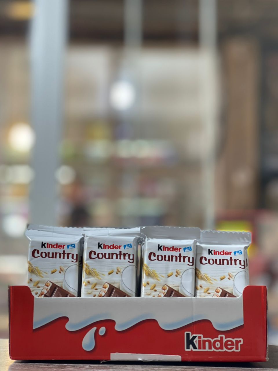 شکلات کیندر کانتری با مغز کرم شیری و غلات 23.5 گرمKinder country باکس40 عددی